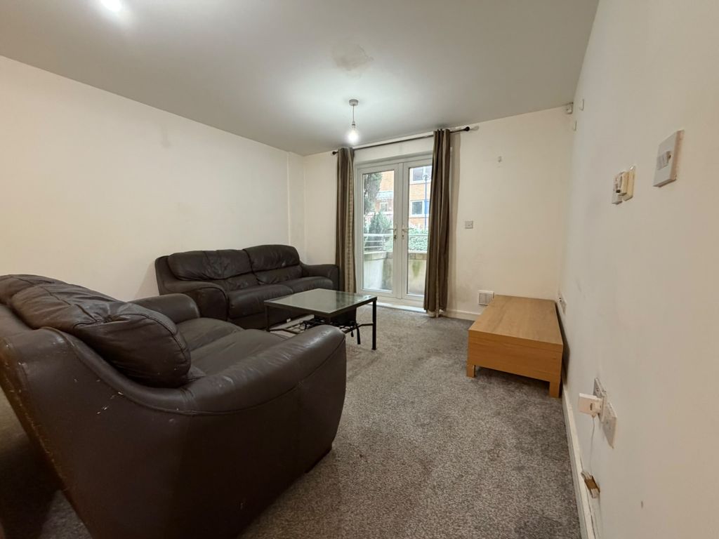Property photo 1 of 7 F09Bf6cc-Eb2B-48Db-Ae81-7E42F6205807