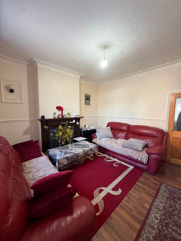 Property photo 2 of 11 Living Room