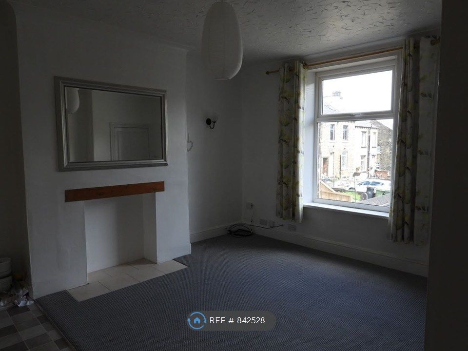 Property photo 3 of 10 Living Room