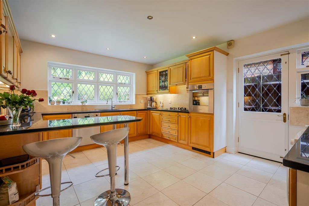 Property photo 2 of 13