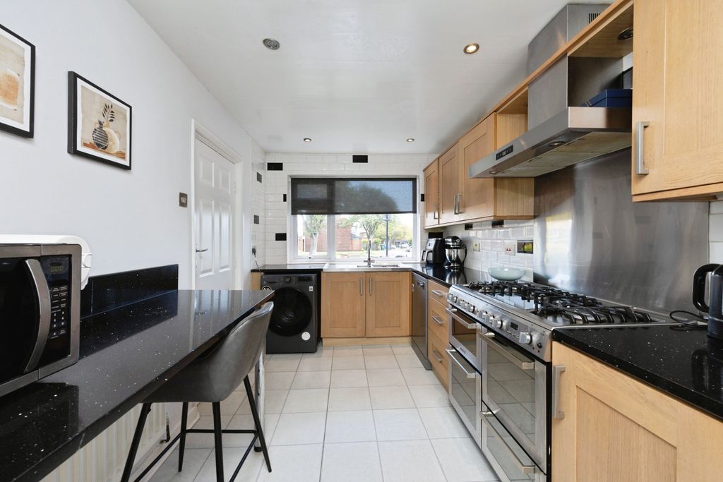 Property photo 3 of 21 Kitchen