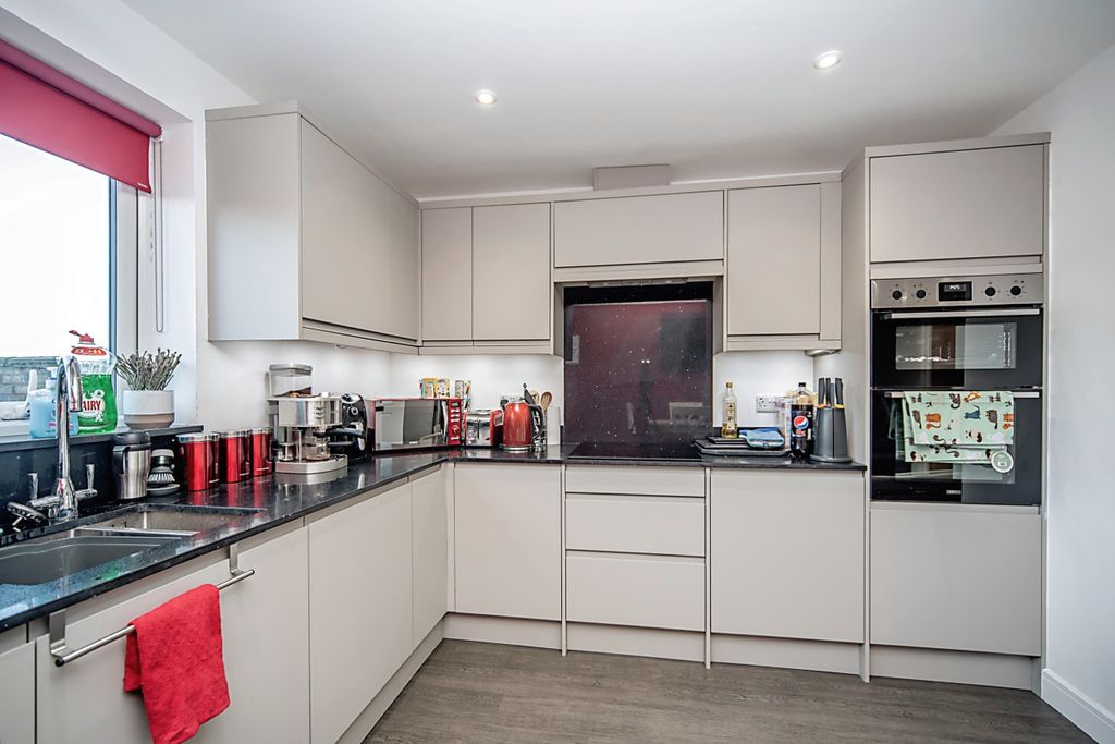 Property photo 2 of 6 12 Great Aldens Room