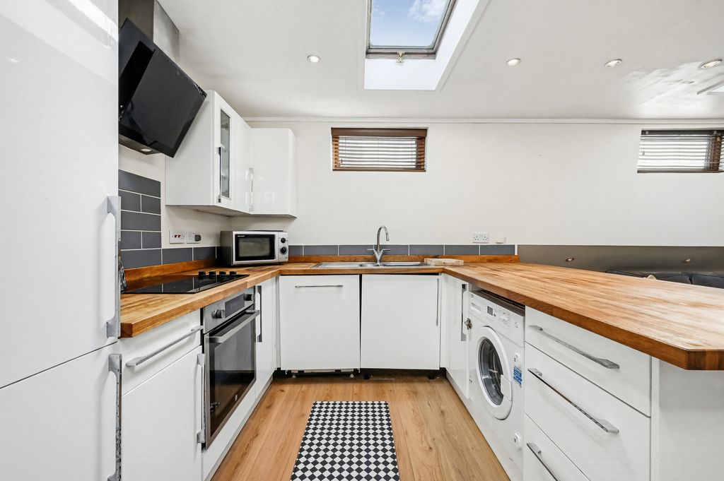 Property photo 3 of 9