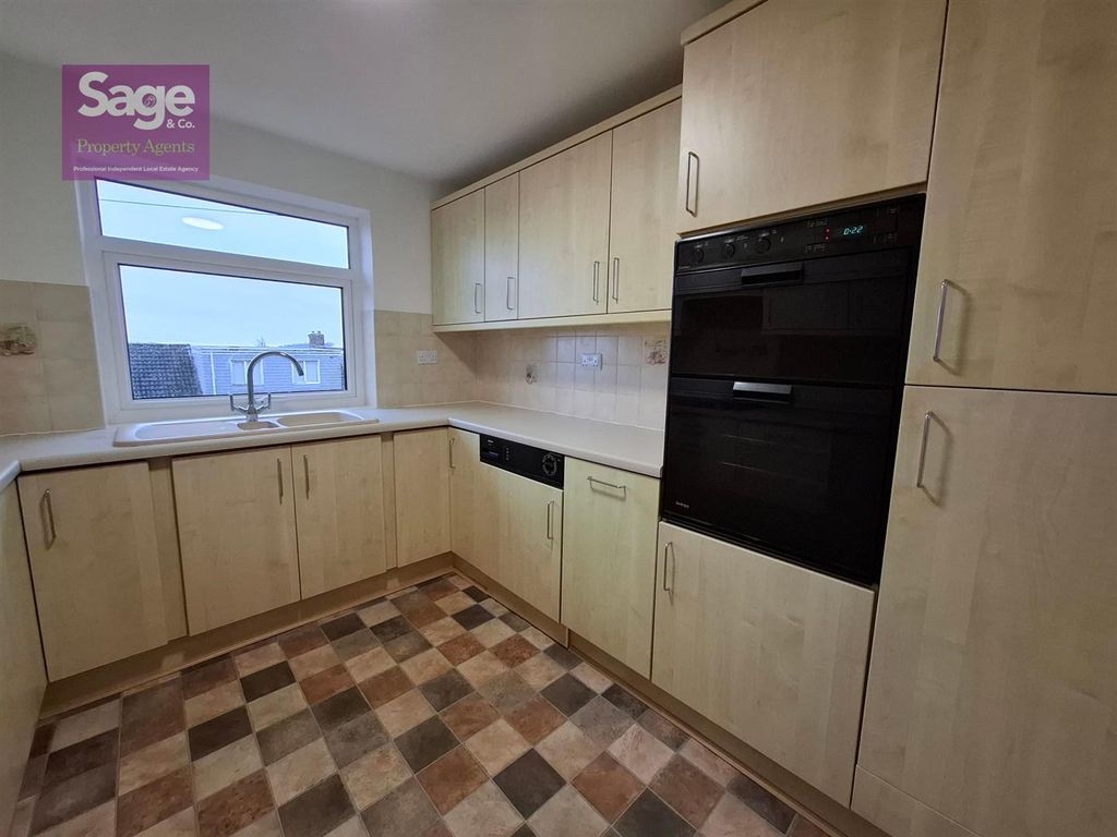 Property photo 3 of 33