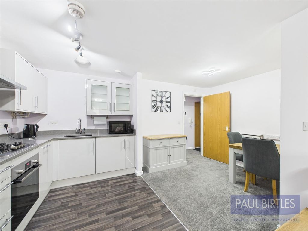 Property photo 3 of 17 Cam04378G0-Pr0194-Still018.Jpg