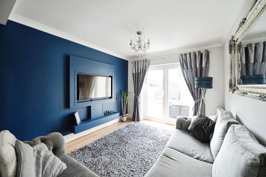 Property photo 3 of 25 Pbox-Img.Jpg