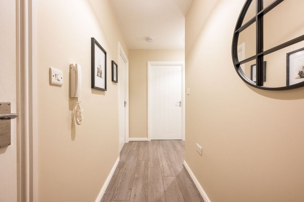 Property photo 2 of 12 Hallway