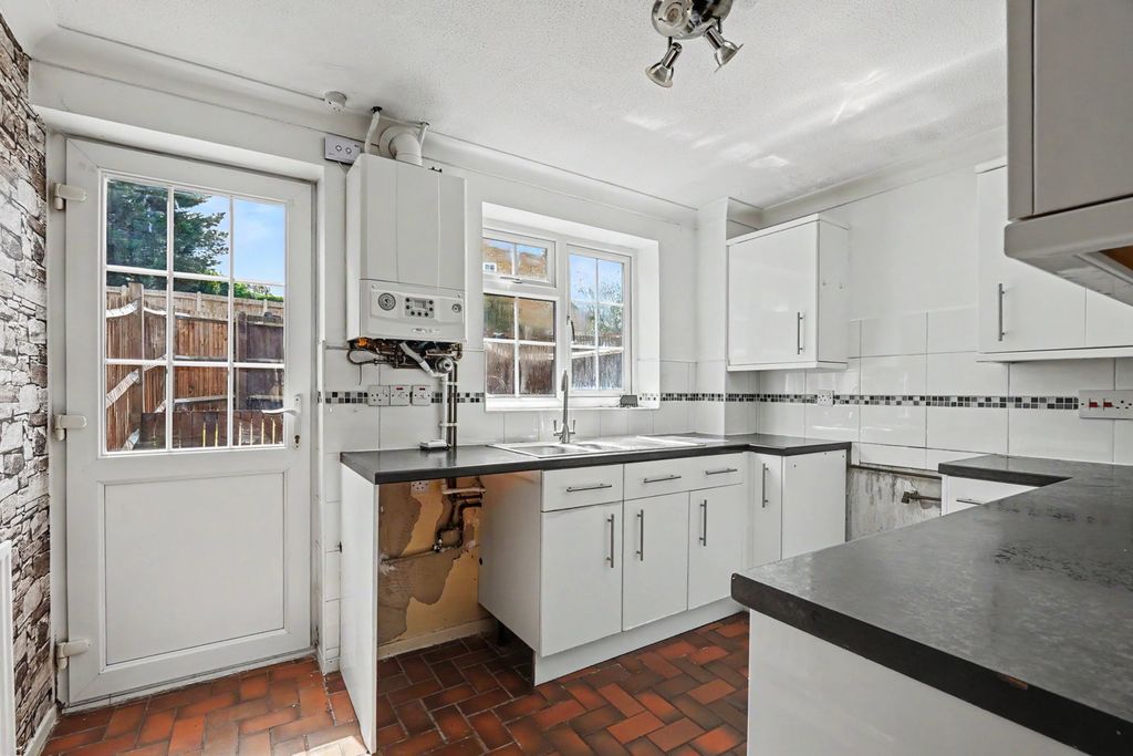 Property photo 2 of 31