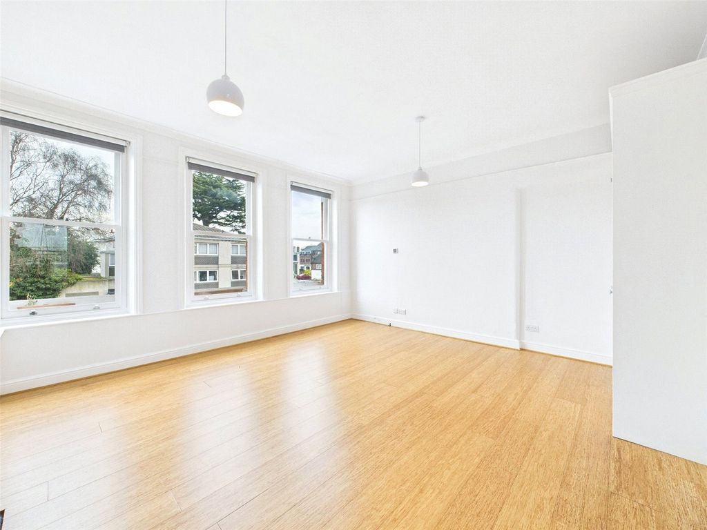 Property photo 3 of 6 Picture No. 04