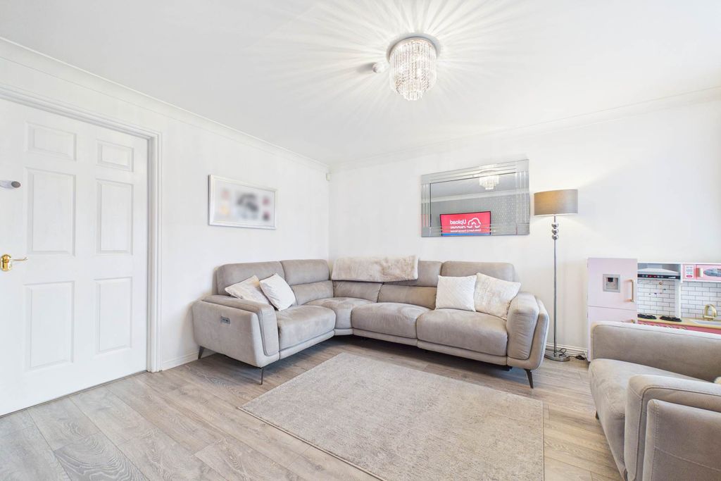 Property photo 3 of 20