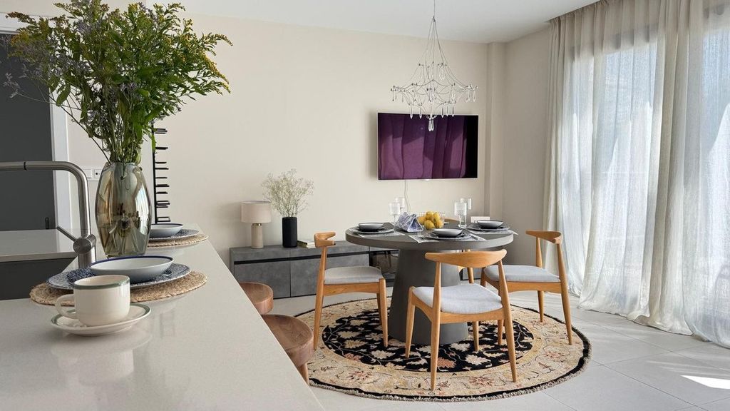 Property photo 1 of 25 Apartment, Estepona