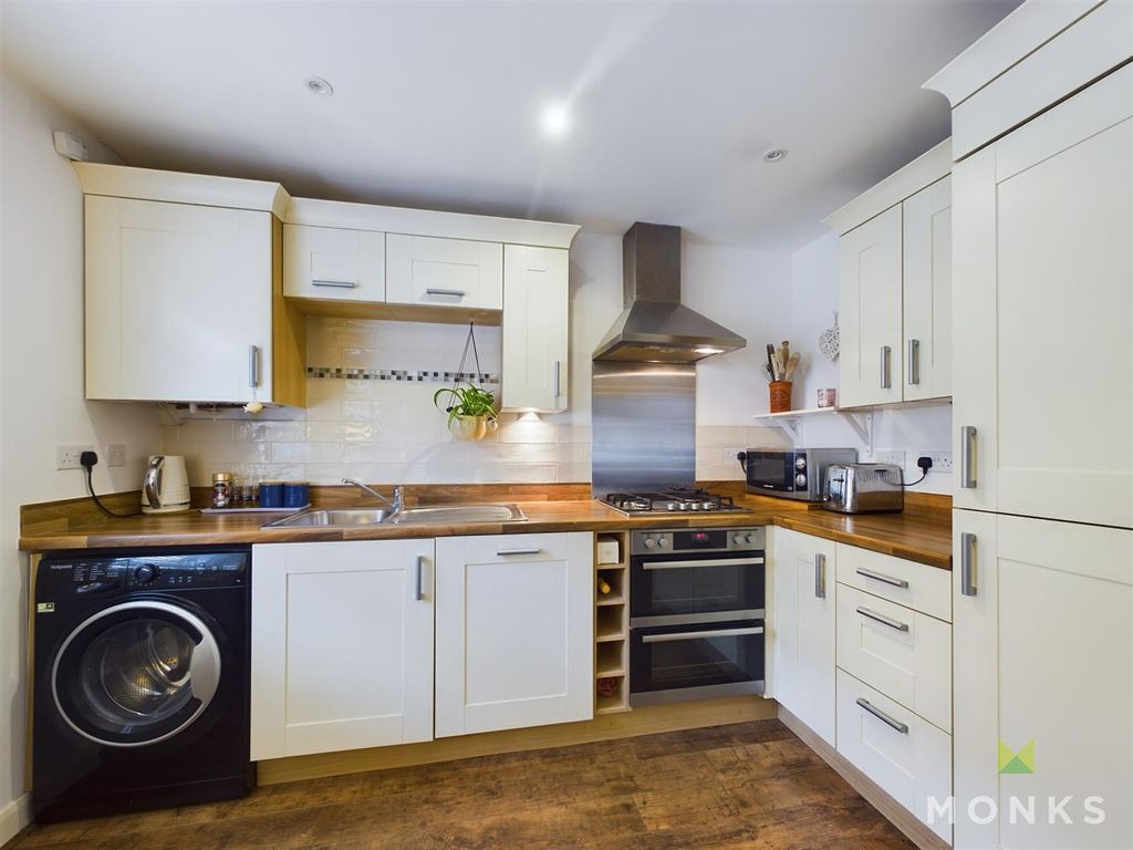 Property photo 2 of 12 Cam01348G0-Pr0458-Still008.Jpg