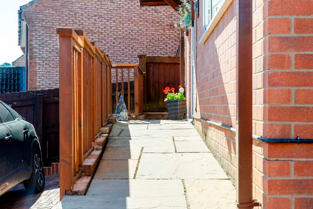 Property photo 2 of 38