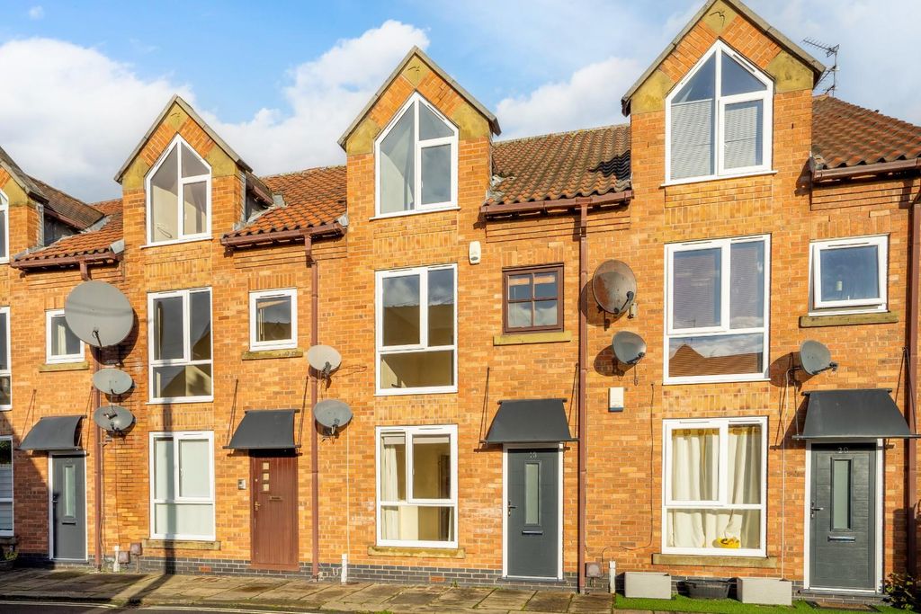 Property photo 1 of 9 External (Front)