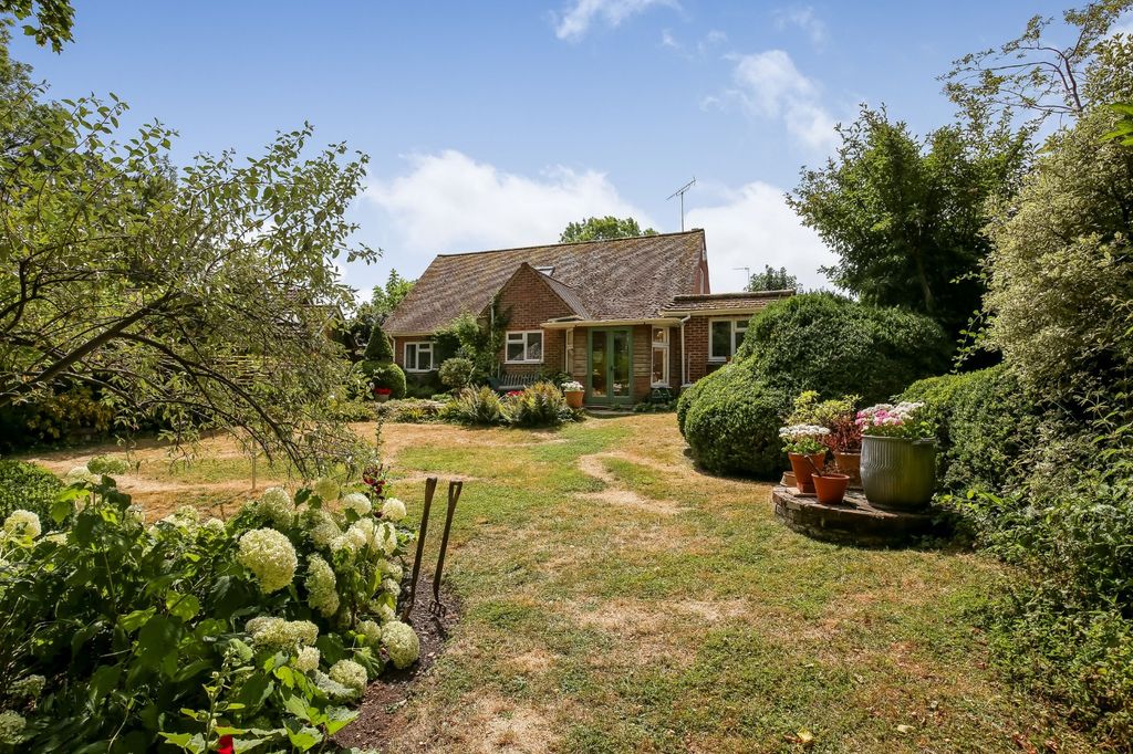 Property photo 2 of 16 Picture No. 15