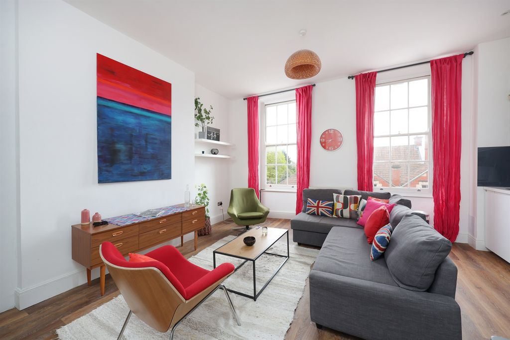 Property photo 3 of 13