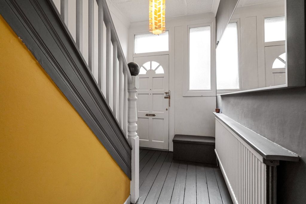 Property photo 3 of 27