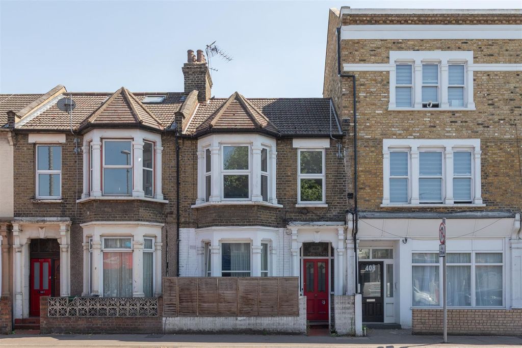 Property photo 1 of 17 Lea Bridge Road, E10