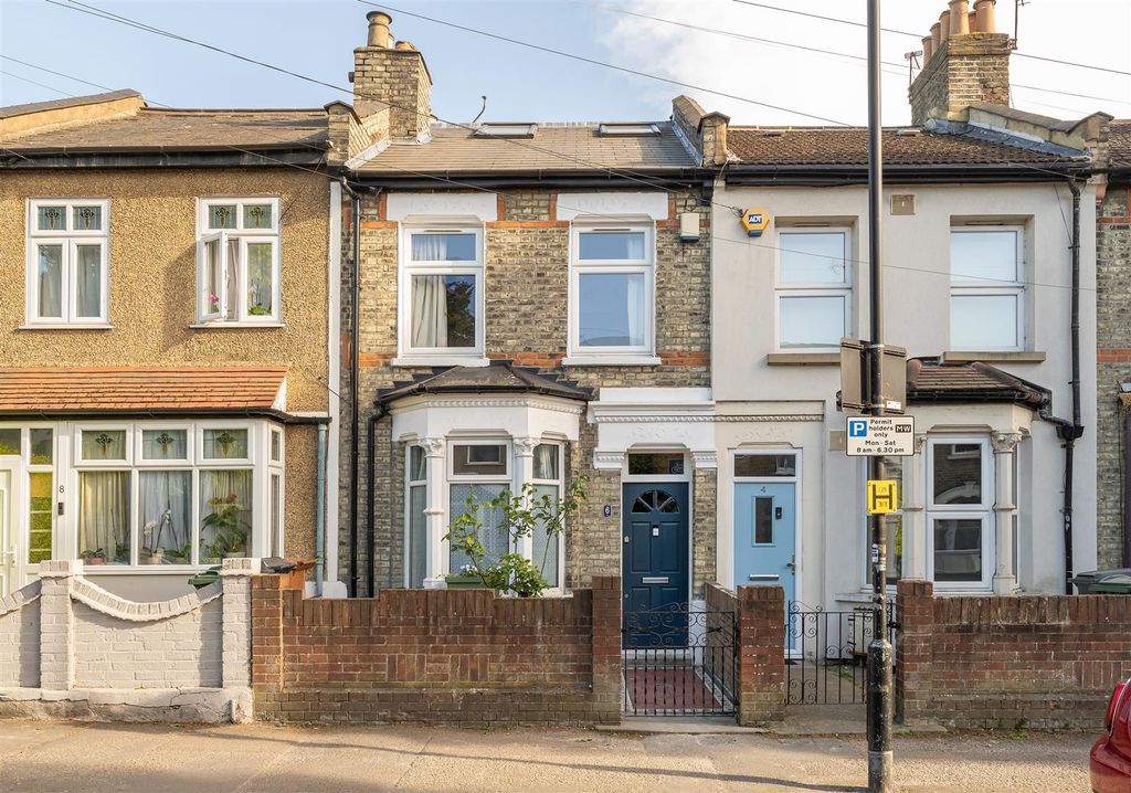 Property photo 1 of 38 Mansfield Road, E17