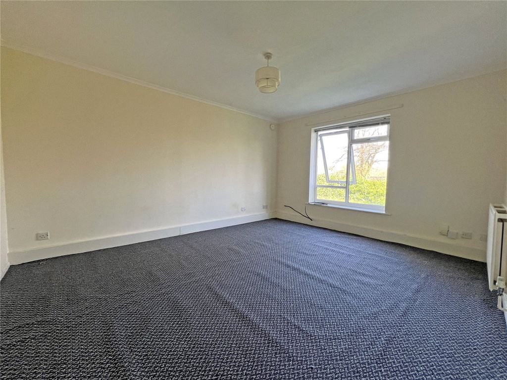 Property photo 3 of 10 Picture No. 12