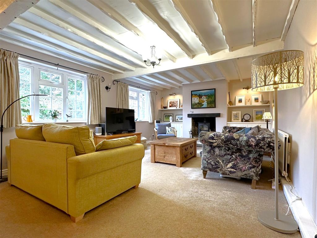 Property photo 2 of 25 Large Living Room 292