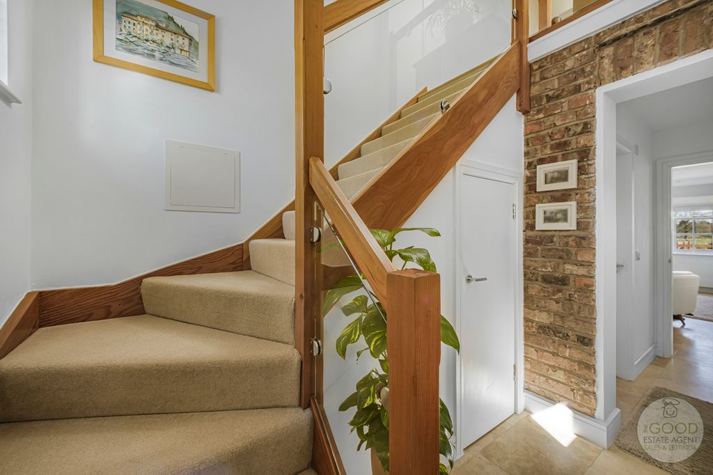 Property photo 2 of 33