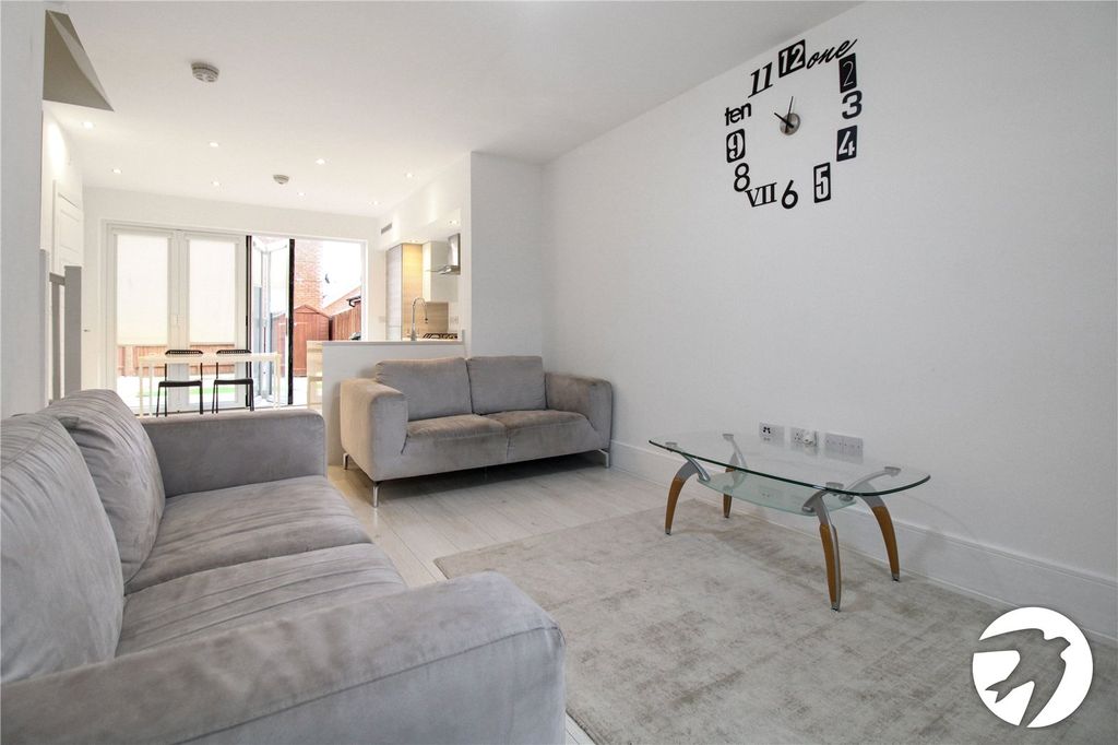 Property photo 2 of 11 Lounge Area