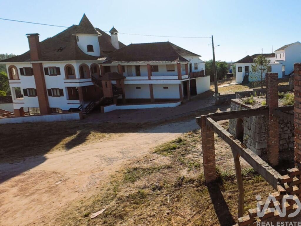 Property photo 2 of 32