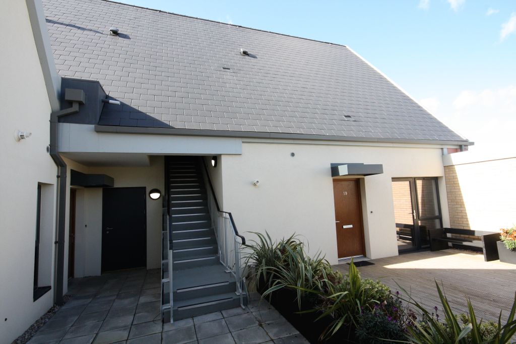 Property photo 3 of 23