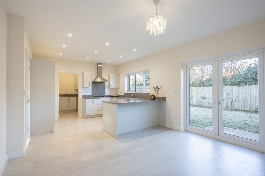 Property photo 2 of 36