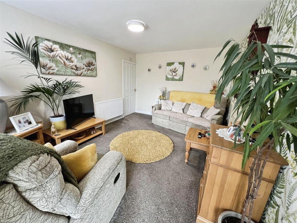 Property photo 3 of 9 Living Room