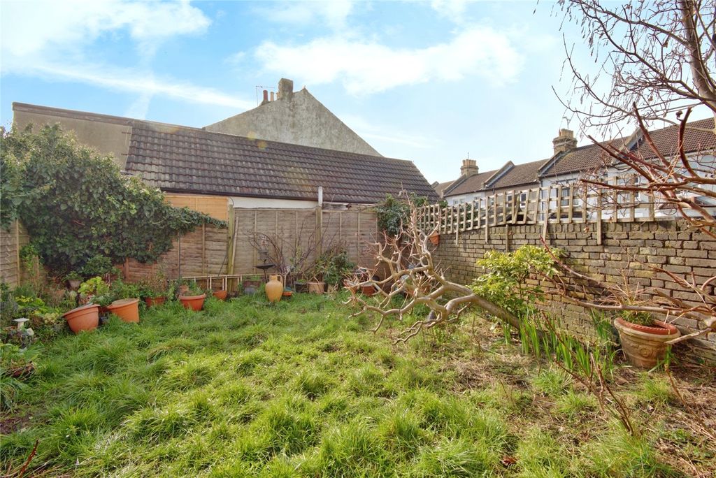 Property photo 2 of 14 Picture No. 04