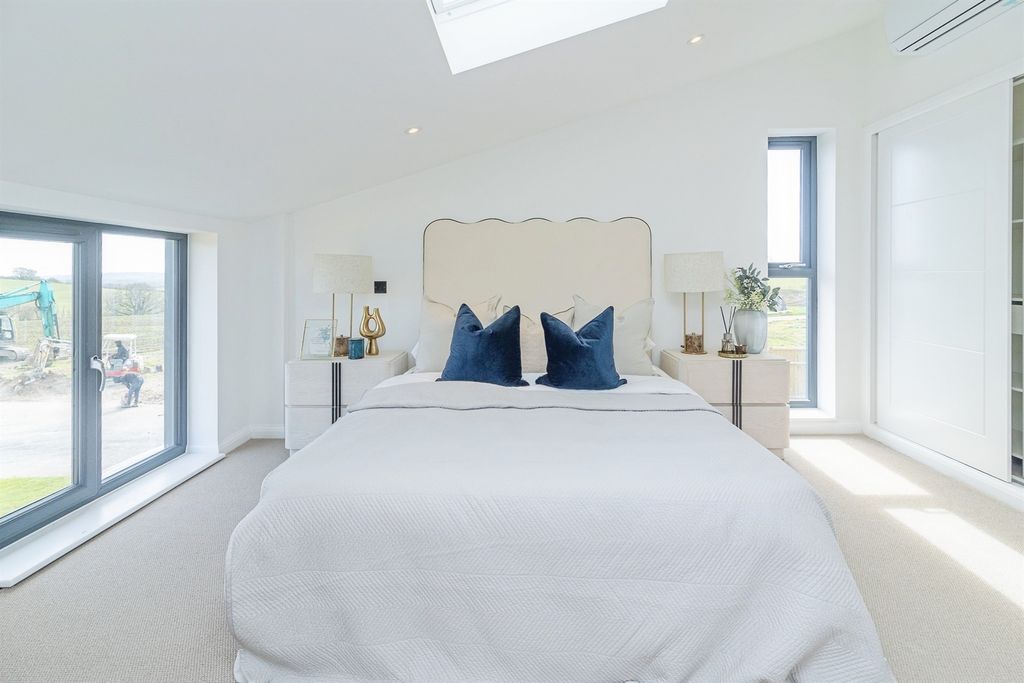 Property photo 1 of 10 Bedroom 1