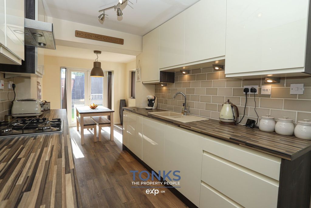 Property photo 2 of 24