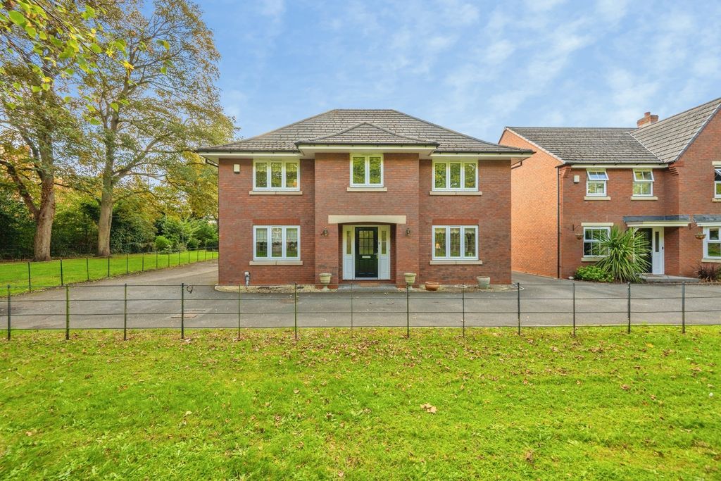 Property photo 1 of 32 Pbox-Img.Jpg