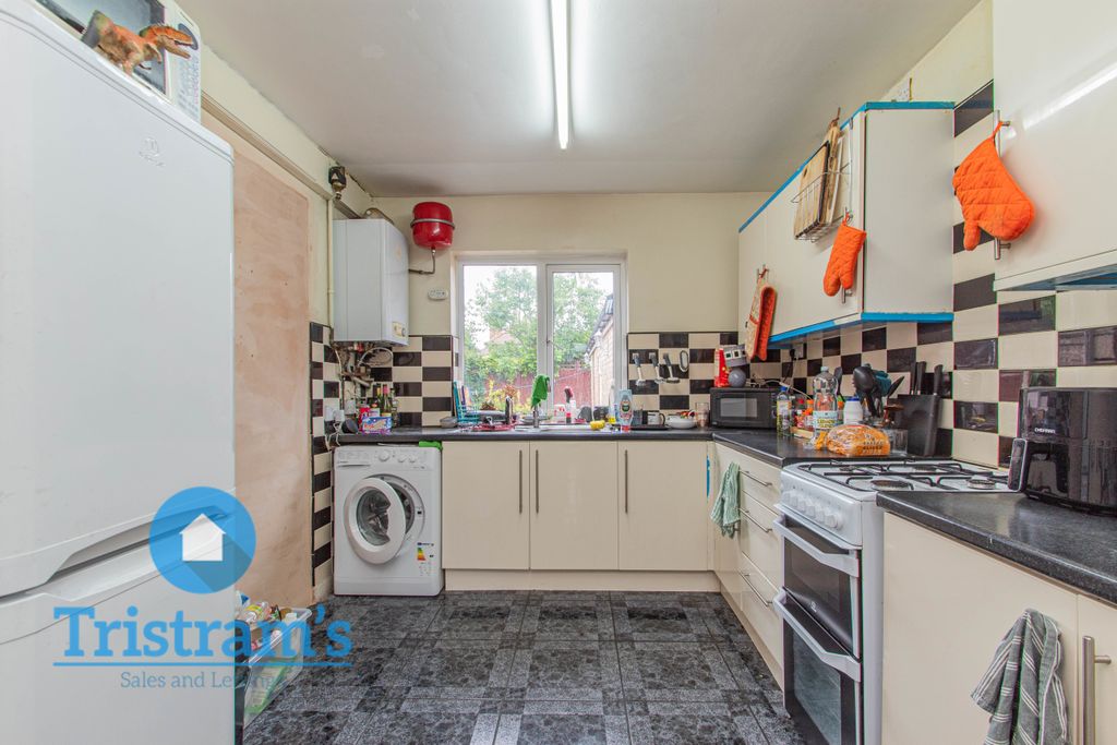 Property photo 2 of 21