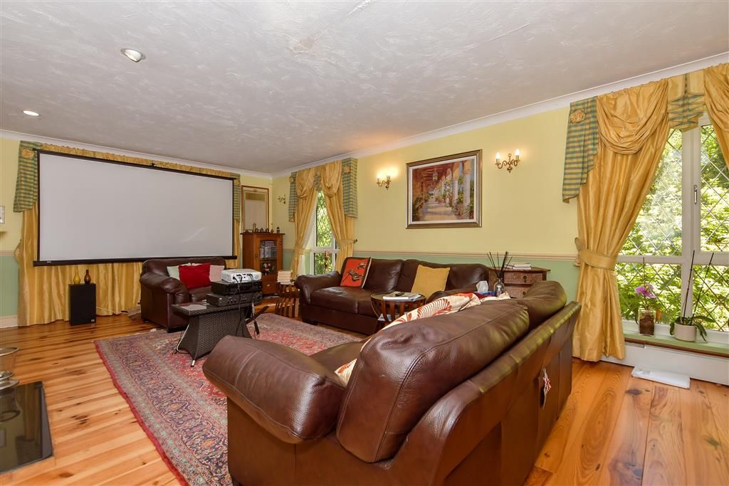 Property photo 3 of 14 Sitting Room