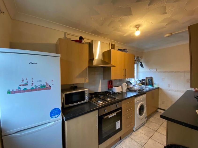 Property photo 2 of 9 Kitchen