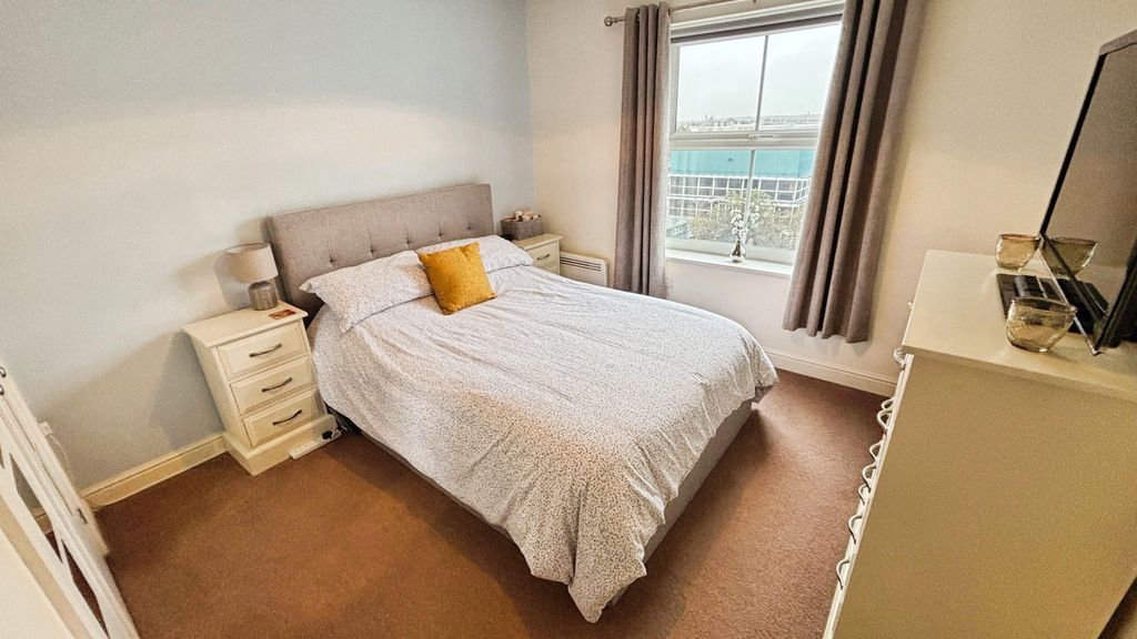 Property photo 3 of 10 Bedroom