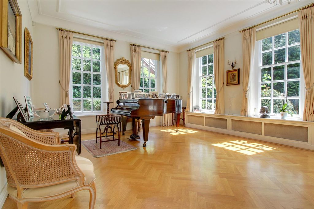 Property photo 3 of 17 Piano Rm.Jpg
