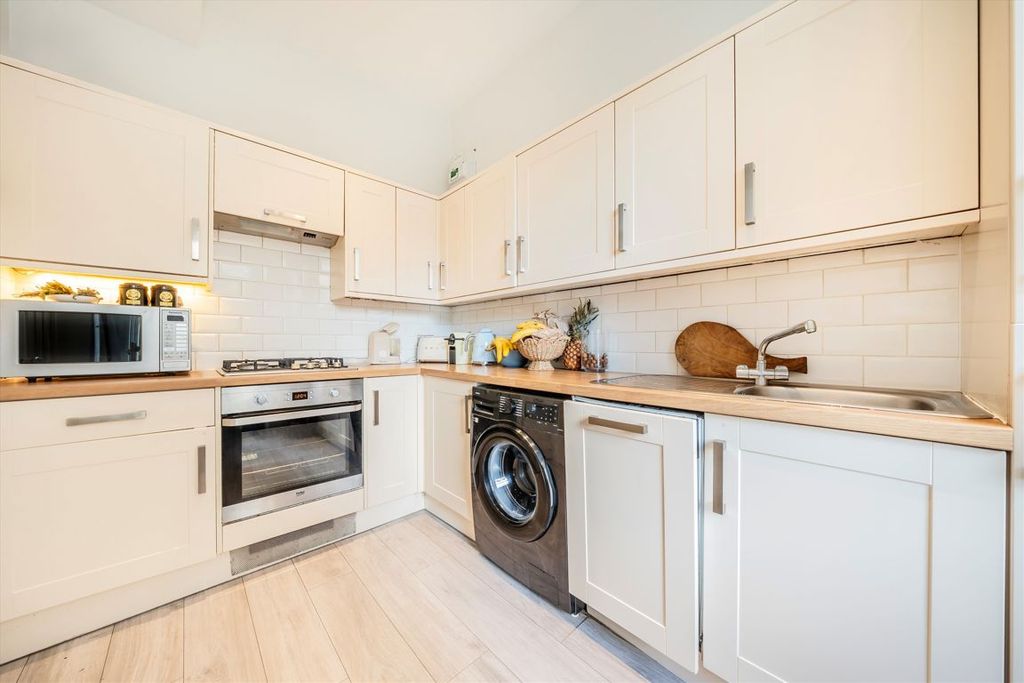 Property photo 3 of 6