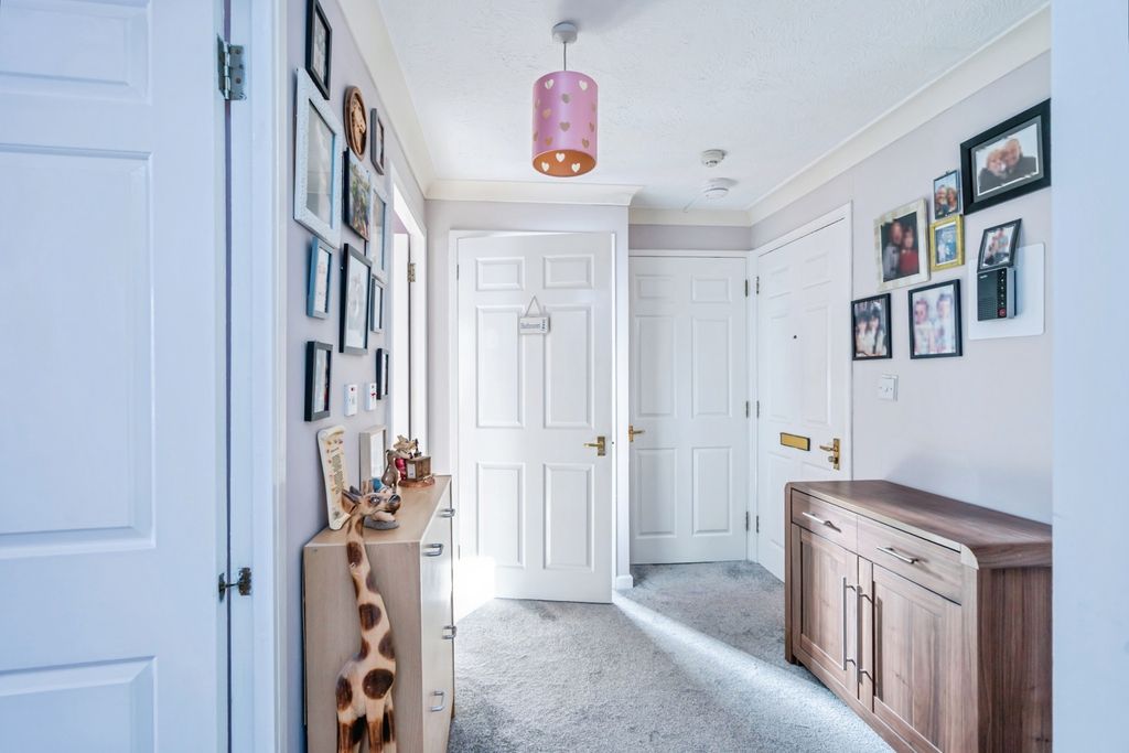 Property photo 2 of 17 Photo