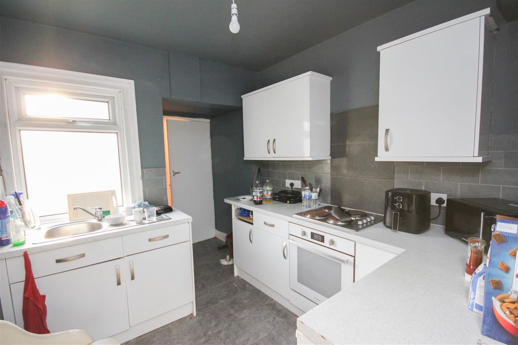 Property photo 3 of 11 Kitchen.Jpg