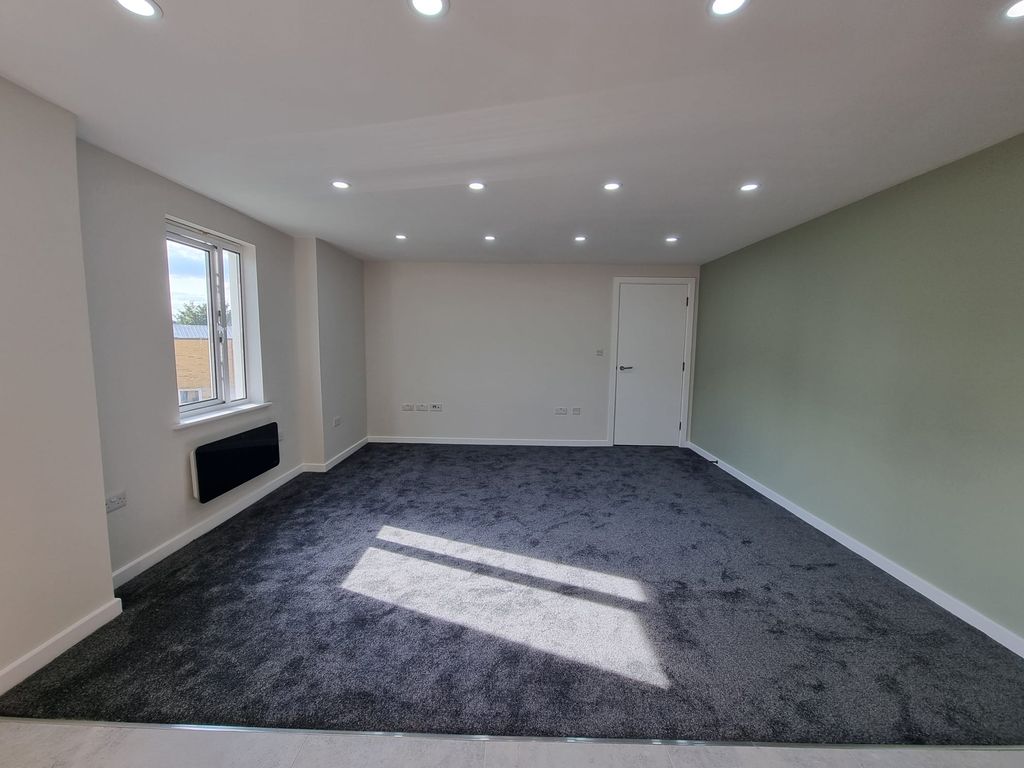 Property photo 2 of 11 Photo 1