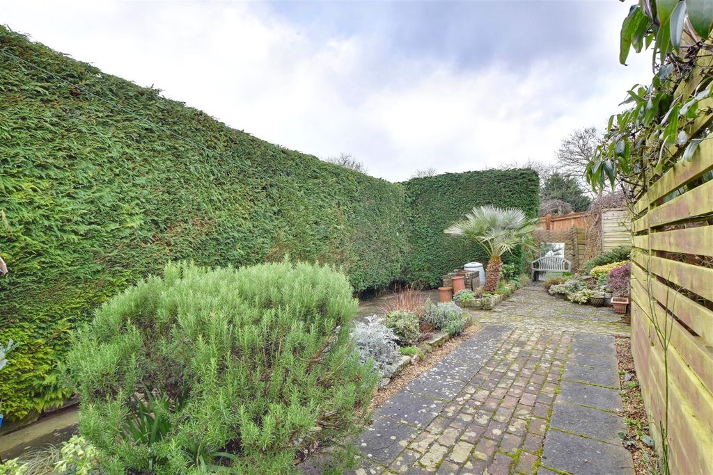 Property photo 2 of 24