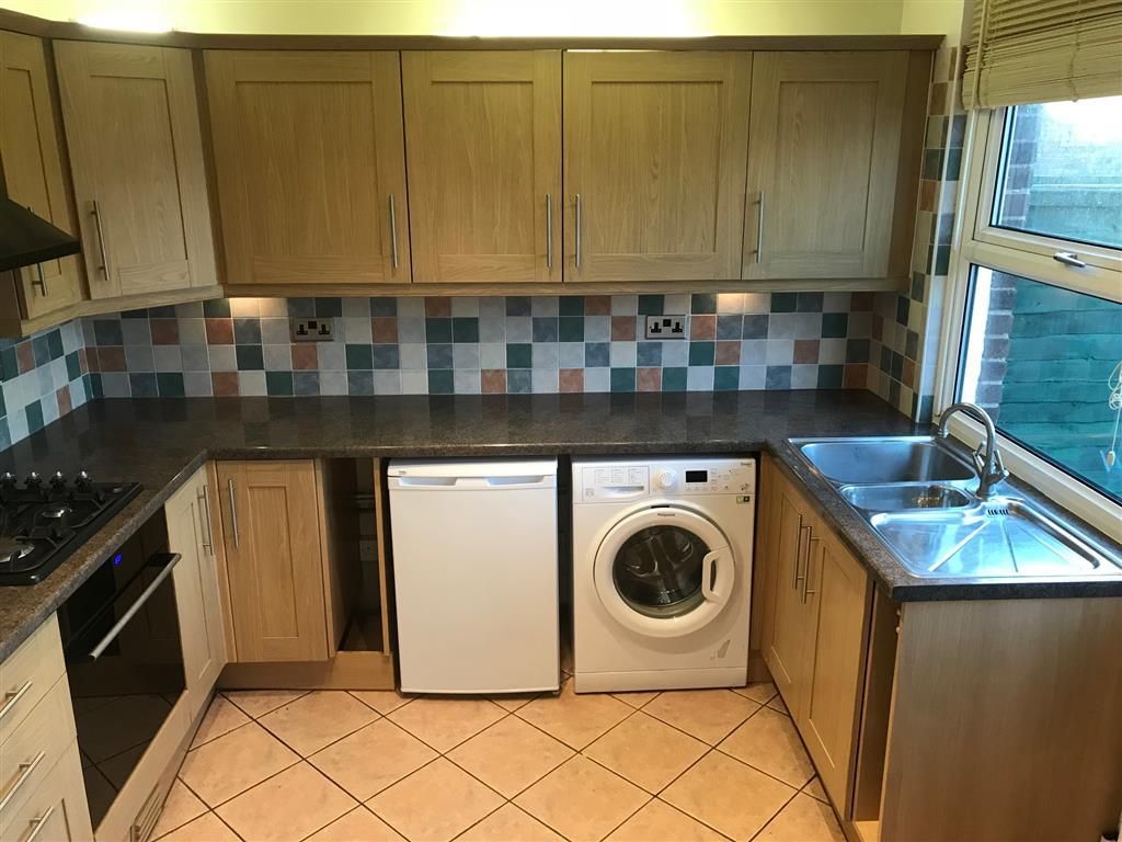 Property photo 2 of 7 Kitchen