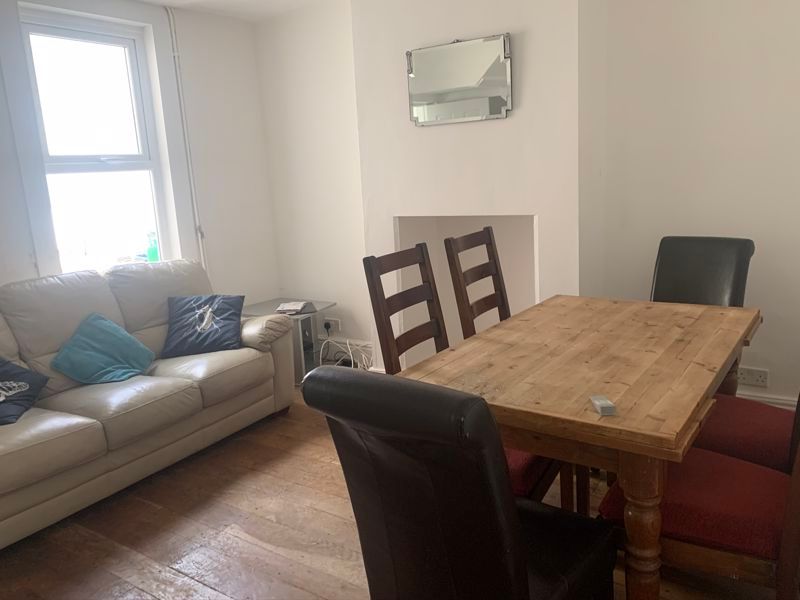 Property photo 1 of 13 Photo 6