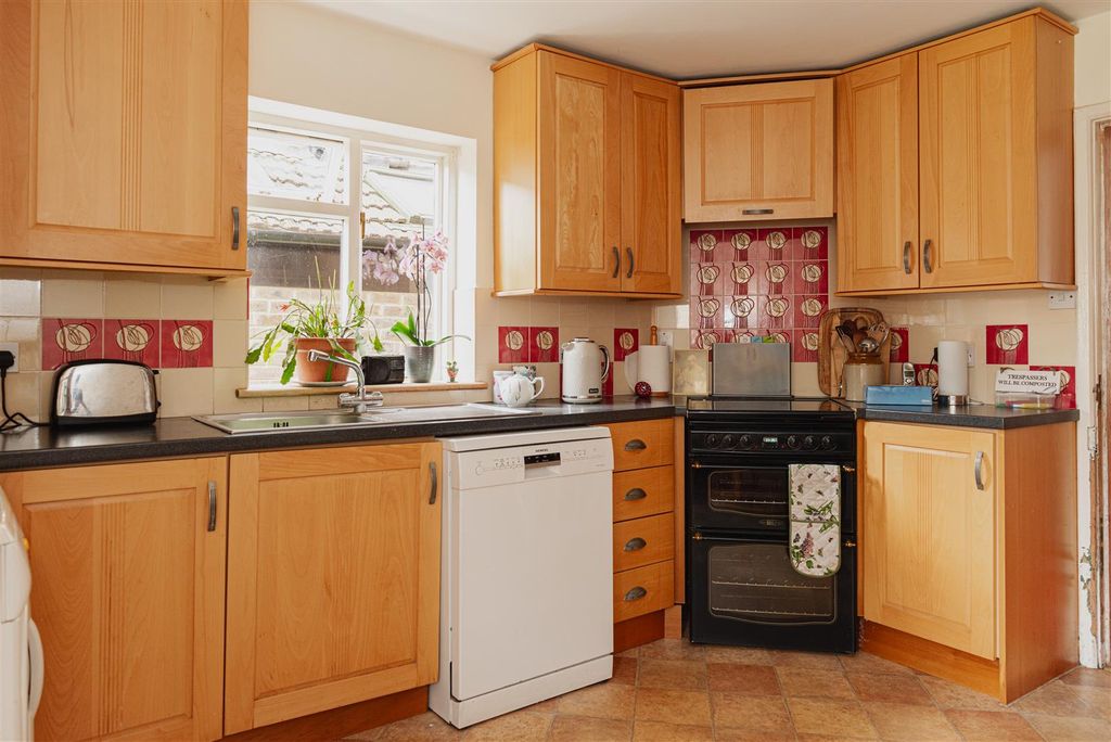 Additional image 9 of 4 bed semi-detached house for saleDeerings Road, Reigate RH2