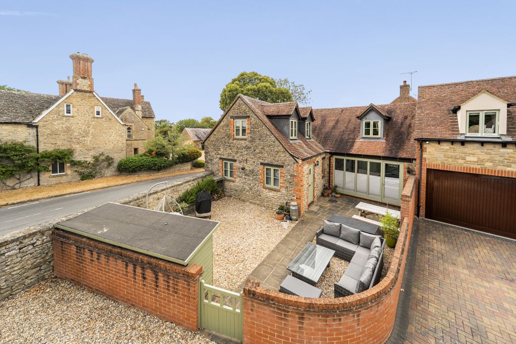 Property photo 1 of 16 1511542