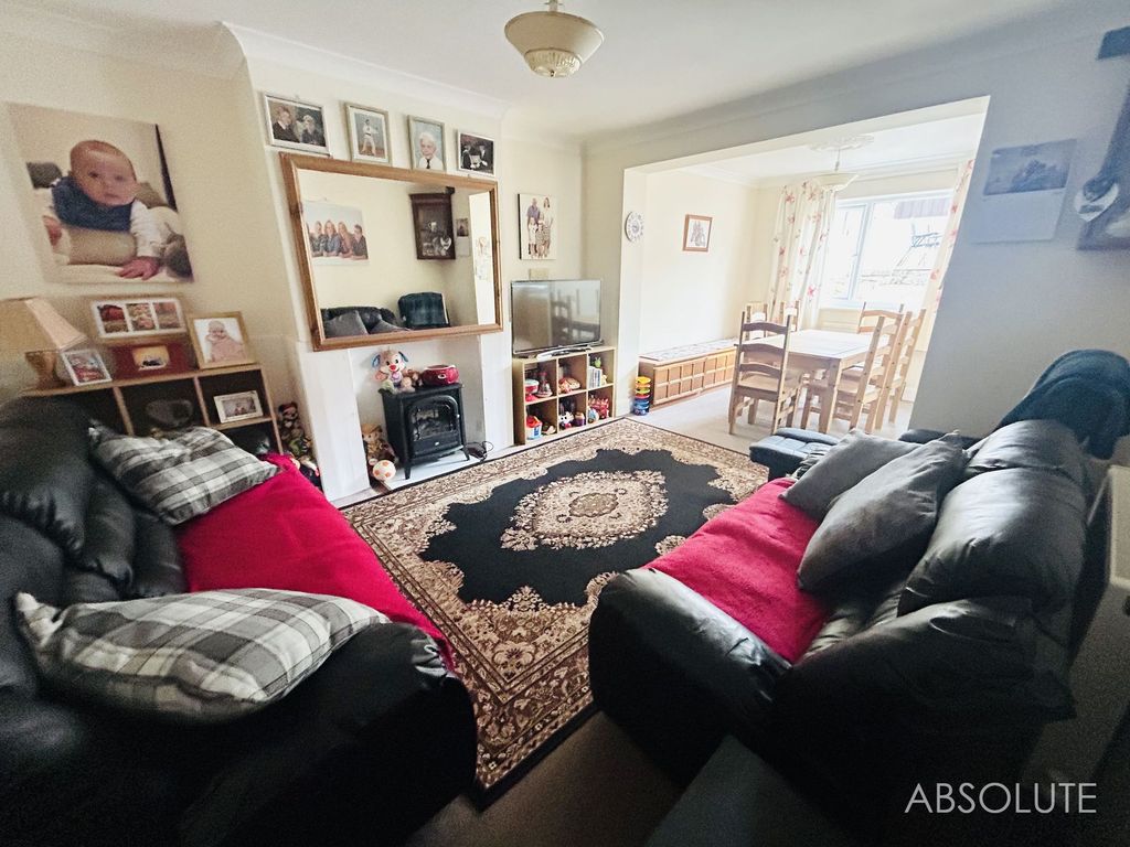 Property photo 2 of 33 Lounge